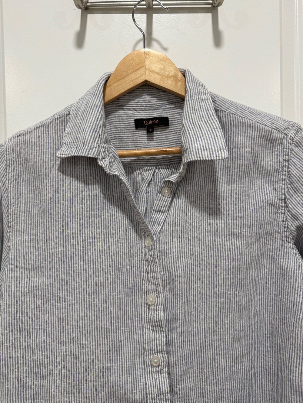 Quince Linen Blend Long Sleeve Shirt in Blue Pinstripe. Size Small Coastal - Picture 7 of 7